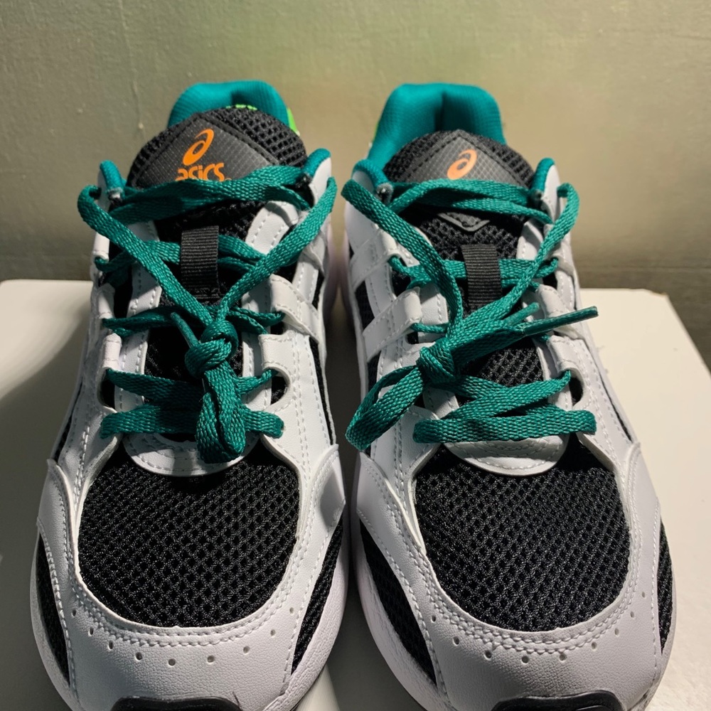 ASICS - Picture 9 of 13